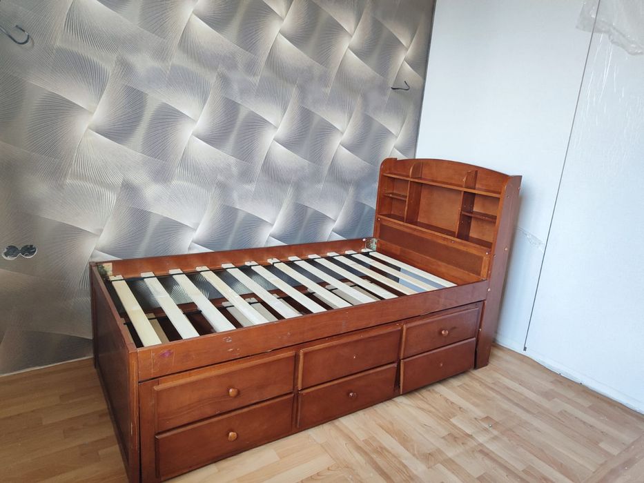 1 адамдық төсек сатамын