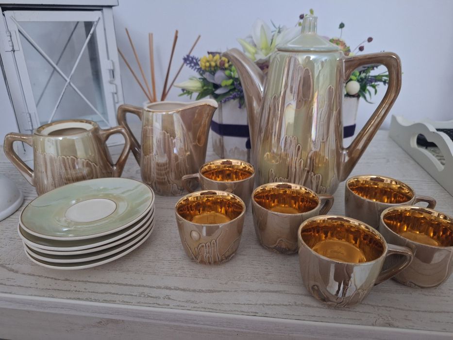 Set de ceai sau cafea de culoare aurie, cu irizații perlate