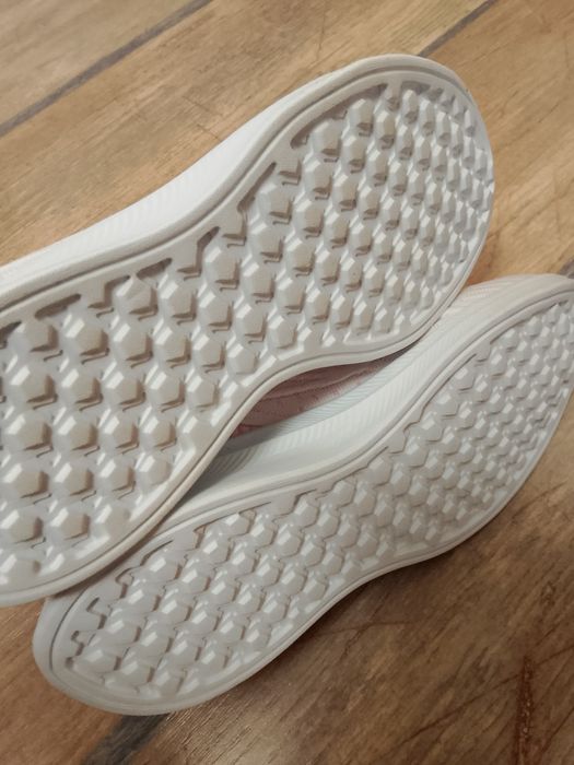 Дамски маратонки    Новиови