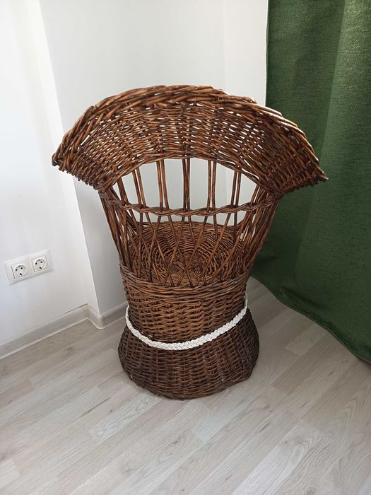 Scaun impletit din rachita