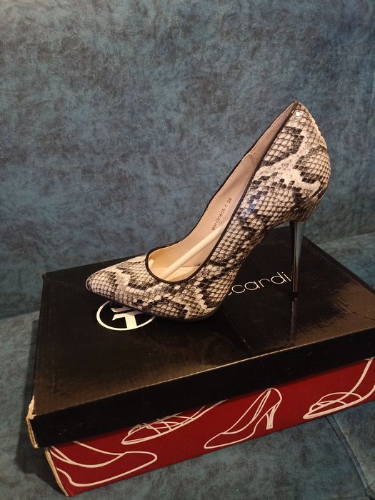 Туфли продаю новые