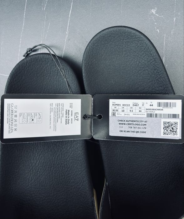 Чехли Emporio Armani EA7