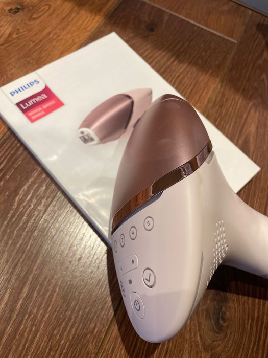 Фотоепилатор Philips Lumea 9000