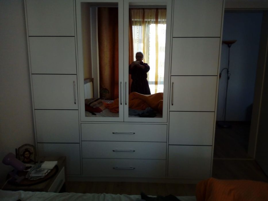 Vând dulap nou 4 usi