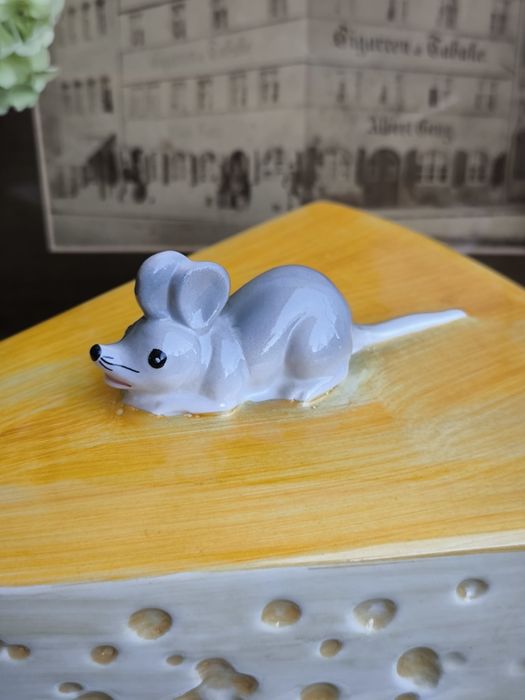 Керамична кутия във форма на сирене с мишка