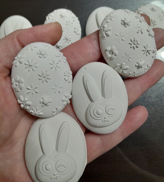 Великденски фигурки. Цена от 0.30 ст до 2.50 за брой.