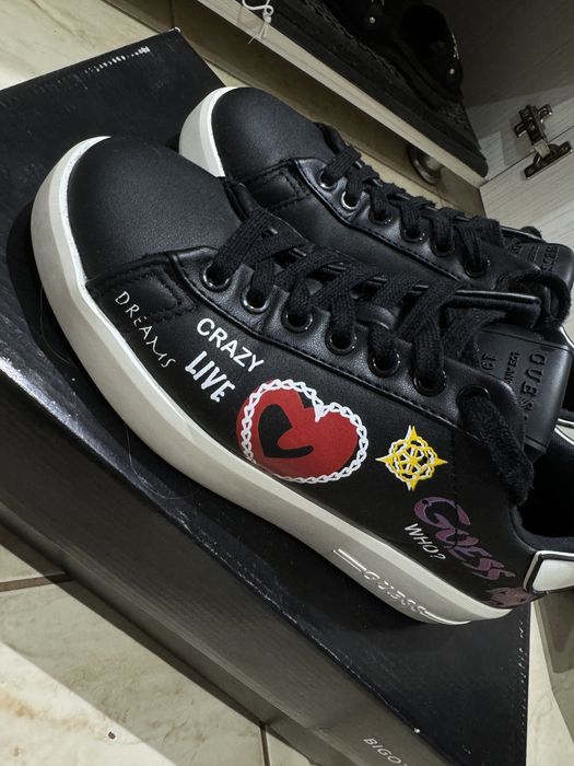 Adidasi Guess negrii