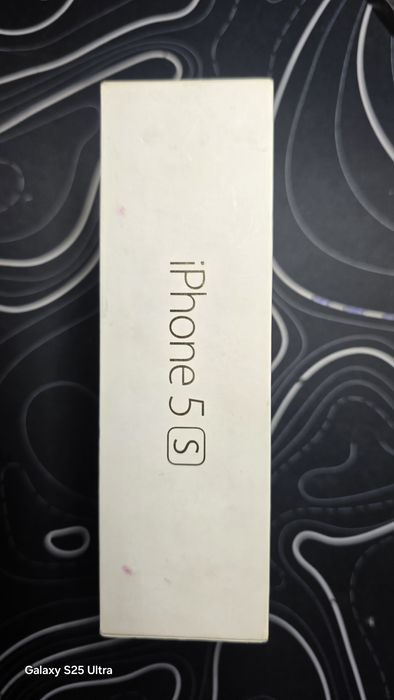 Продам оригинал коробку от iPhone 5s gold