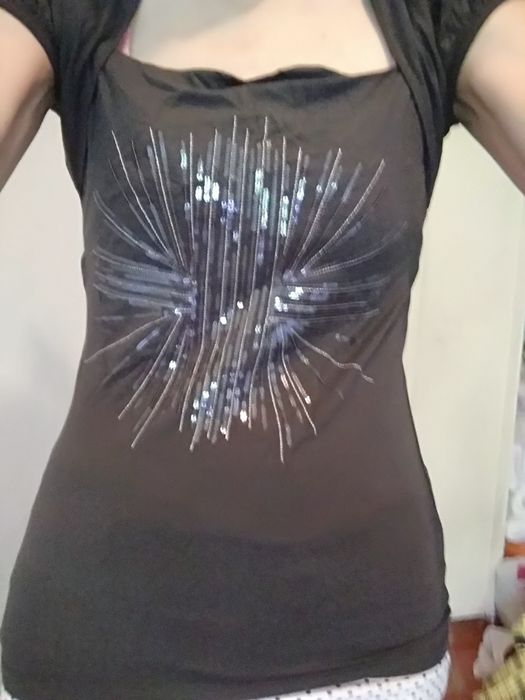 Продается кофточка с блестящим узором