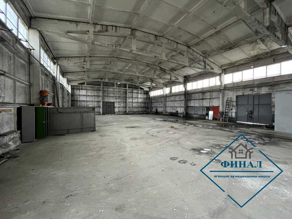 Дава се под наем Склад в Шумен, Тракия - 750 кв.м за 1530 € - Снимка #2