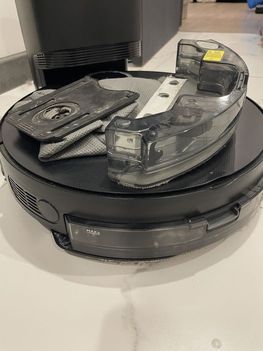 Продам робот-пылесос midea s8+