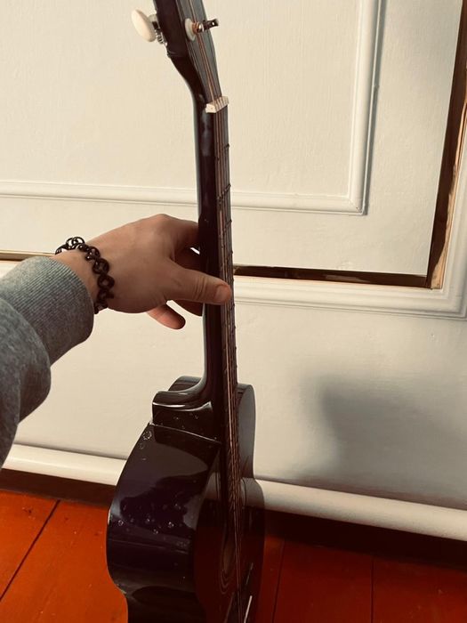 Гитара тез арада сатылады бағасы келісімді