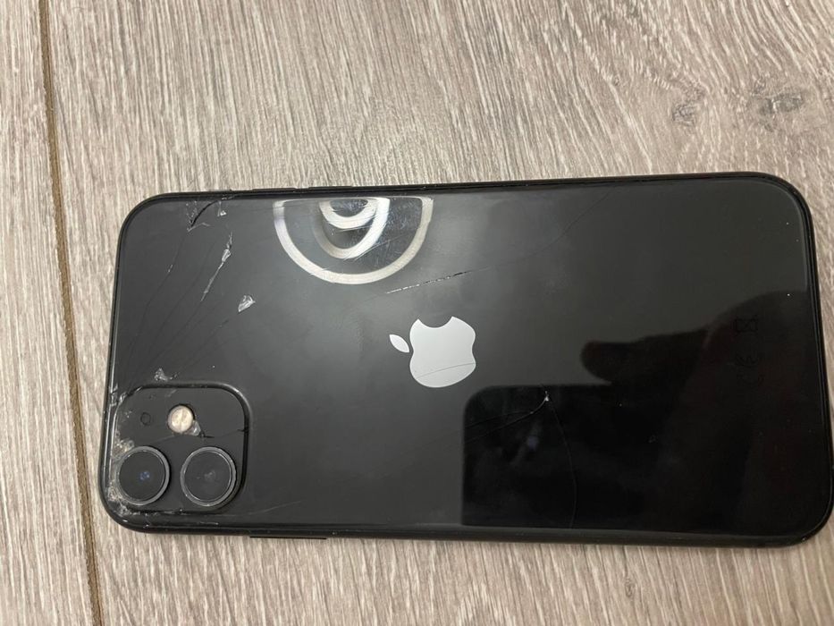 Продам Айфон 11