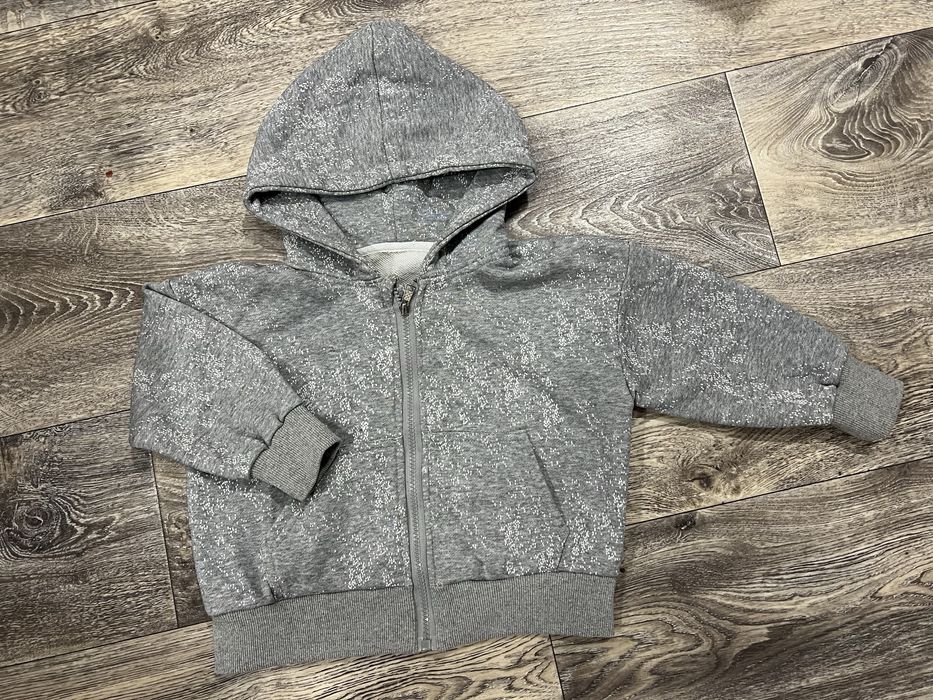 Продаю вещи на девочку размер 100