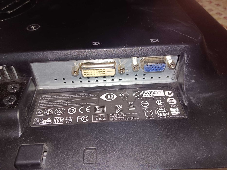 Монитор для компьютера или видеонаблюдения