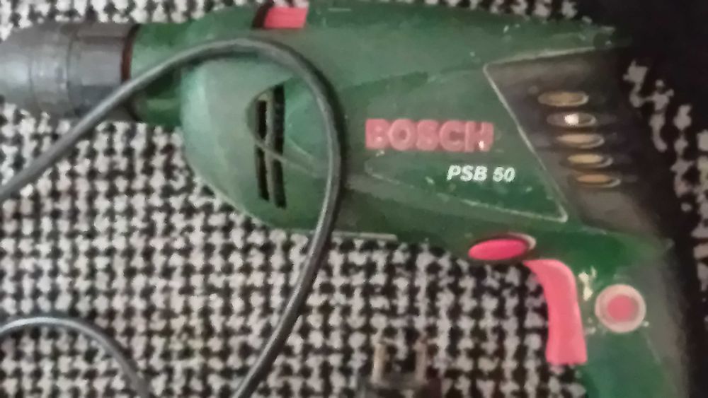 Vînd bormaşină cu percuţie BOSCH