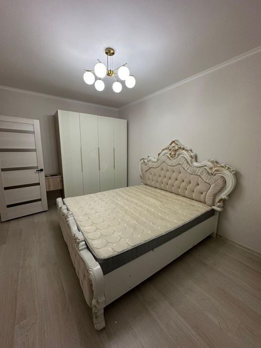 Кровать с матрасом