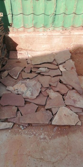 Дикий камень красный