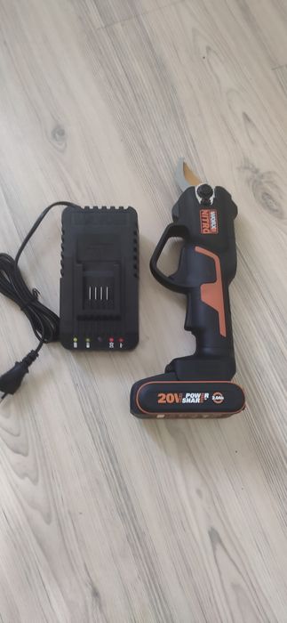 Vând foarfeca electrica Worx