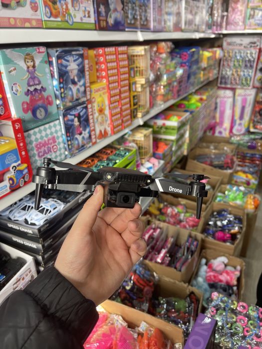 Dron kvadrober uchadi