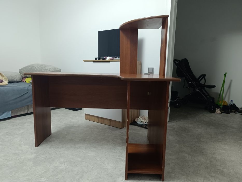 Продам стол компьютерный