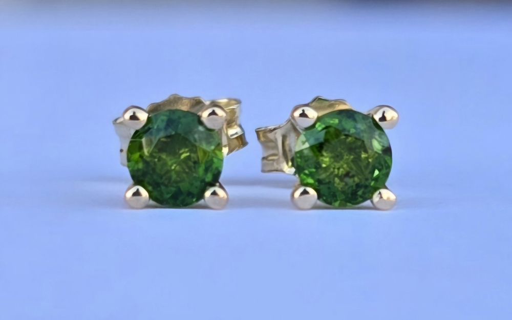 Cercei din aur galben 18k cu cromdiopsid natural