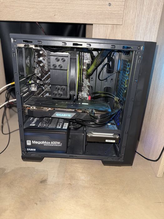 Игровой компьютер и монитор