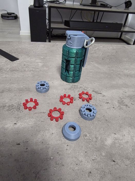 Grenadă Airsoft cu Impact (Reutilizabilă) – Printată 3D (Funcționează cu capse)