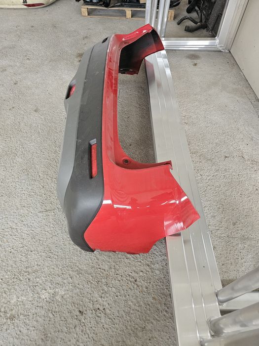 Bară spate spoiler Suzuki Vitara 2016-2020, culoare roșie, impecabila