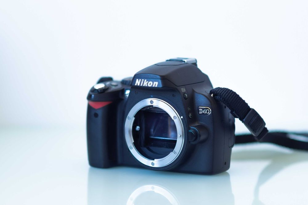 Nikon D40 - un veteran in stare buna, body cu doar 8000 de cadre