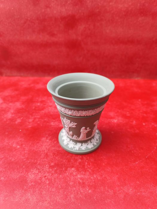 vaza din portelan wedgwood