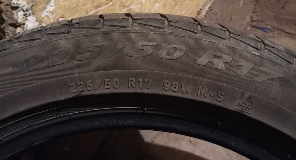 Продавам 1 брой зимна гума 225.50.17 дот 2021 Pireli