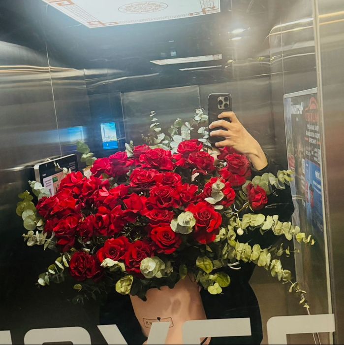 Букет цветов красные розы