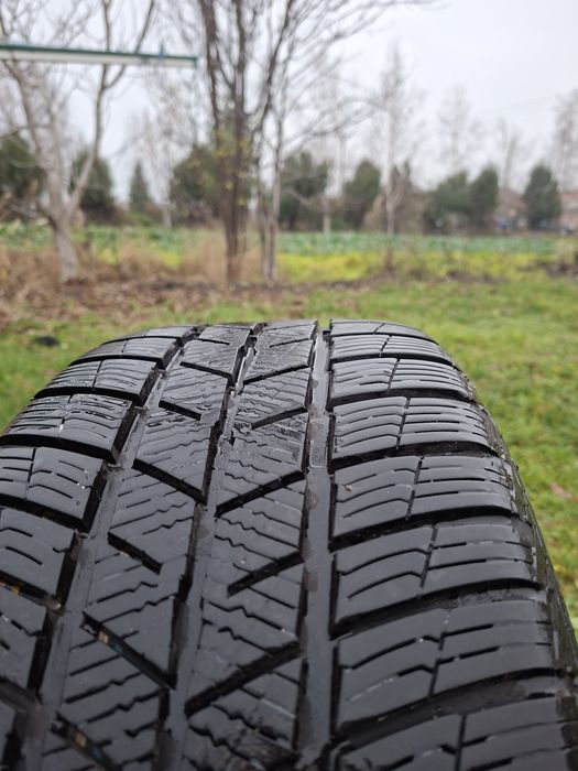 Vând roți de BMW 5X120 ,225/50 R17 BARUM