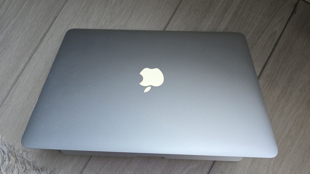 MacBook Air 13″ 2017 / i5 / 8 GB / SSD 128 GB / A1466
