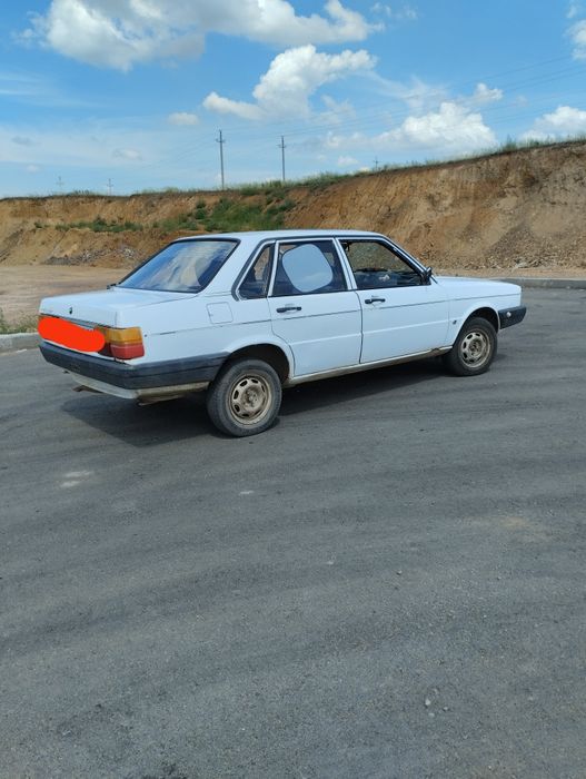 Автомобиль AUDI 80 b2