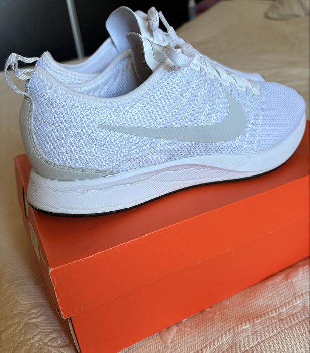 Vand adidasi Nike