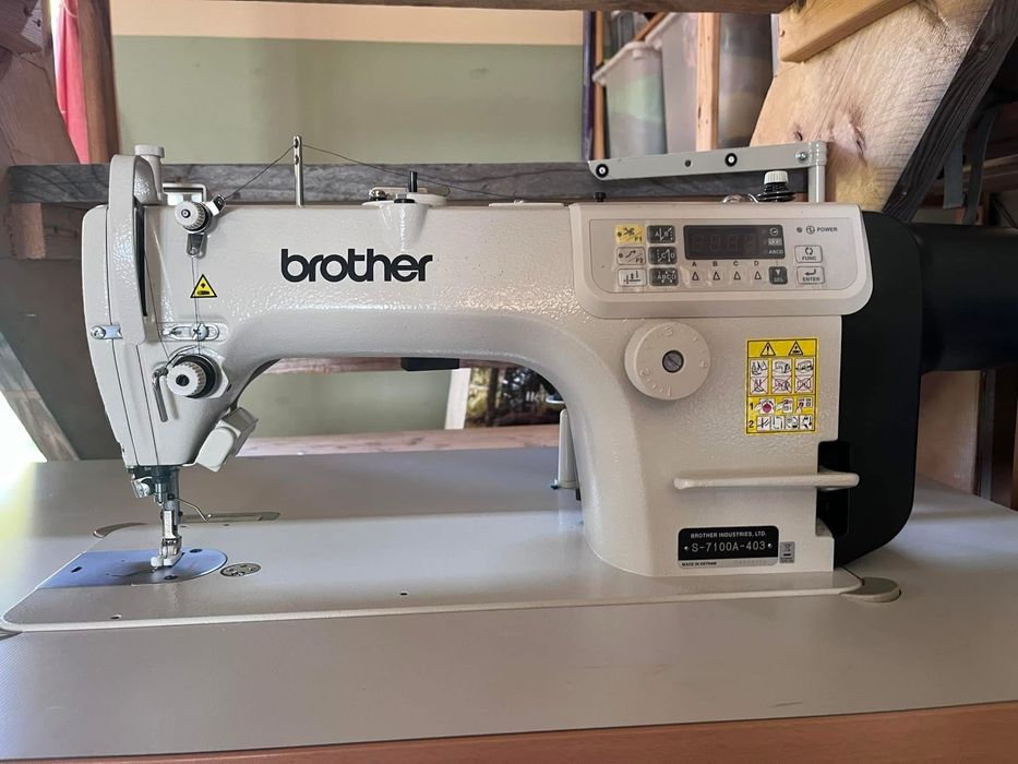 Masina de cusut liniara Brother S7100A