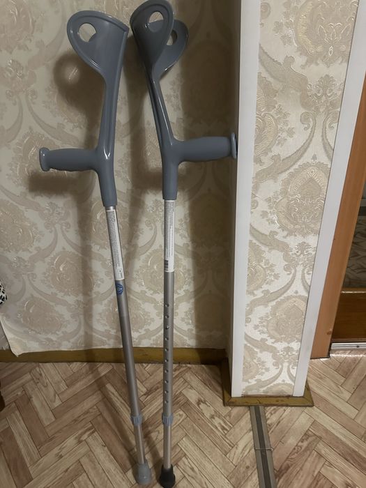 Продам костыли подмышечные