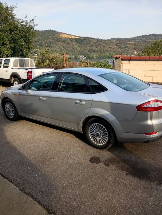 Vând Ford Mondeo