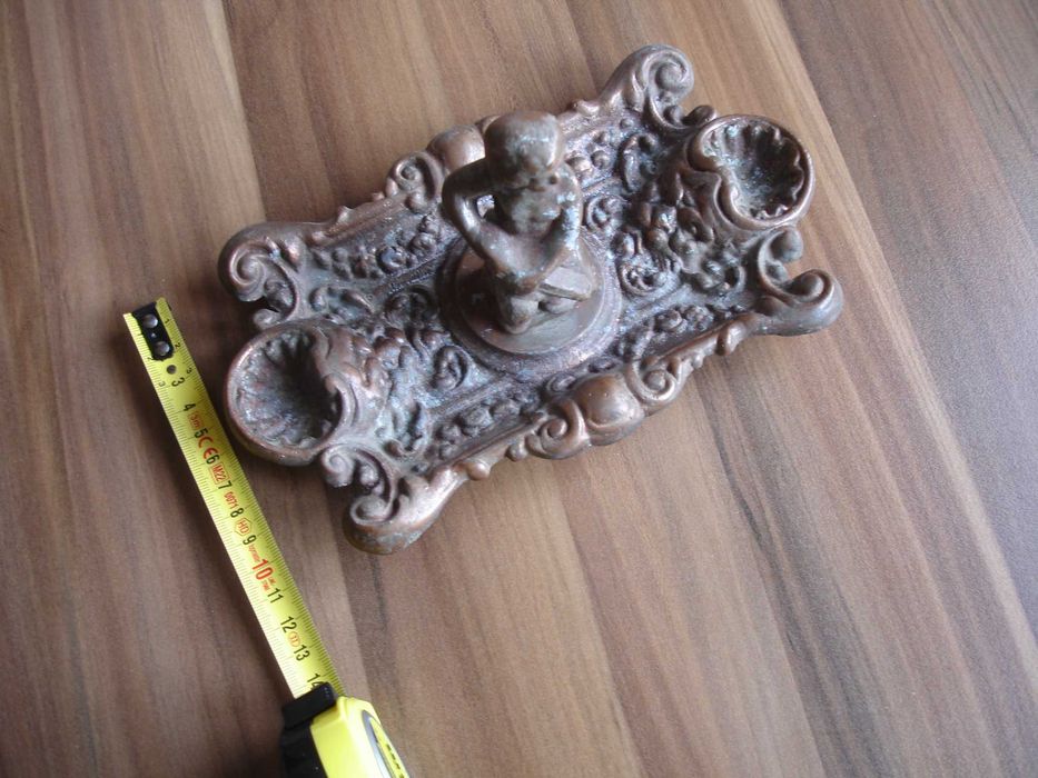 Месингов пепелник с фигурка