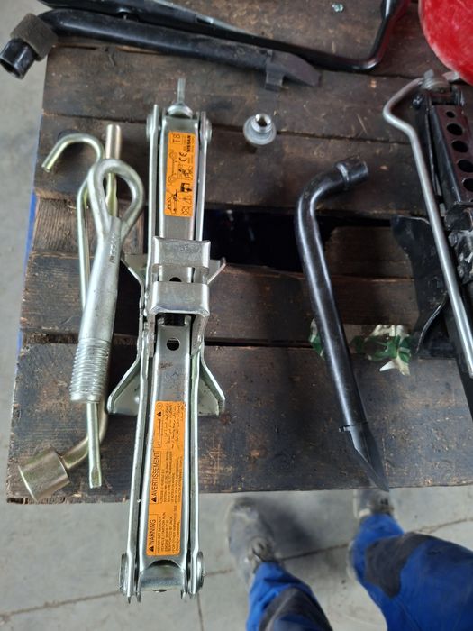 Cric cheie roti toyota,ford nissan l rover suzuki