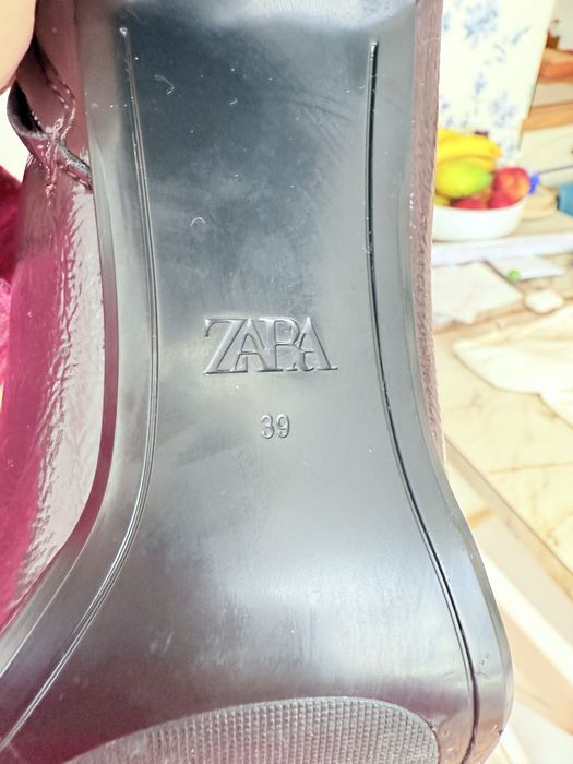 Боти Зара,39 номер, с квадратен ток ,лак