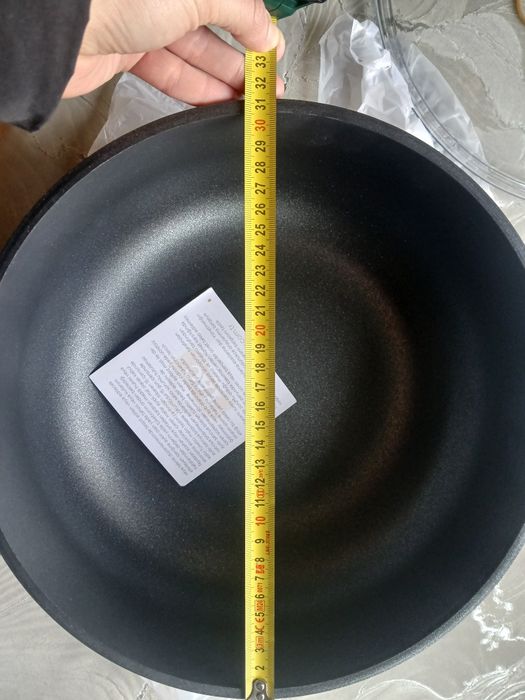 Нова чугунена тенджера