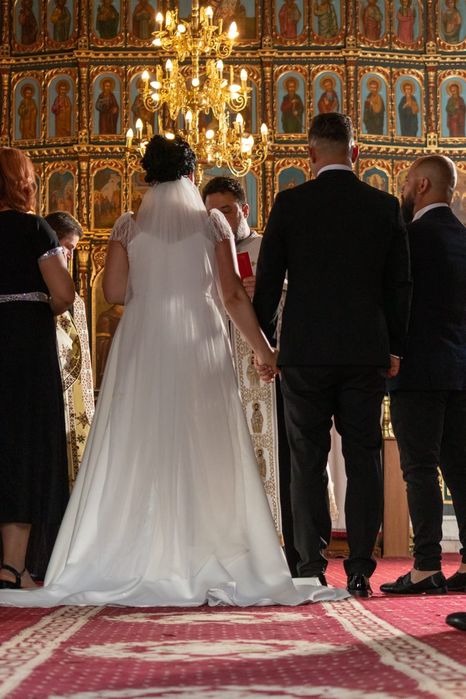 Rochie mireasă forma A cu trenă și voal inclus