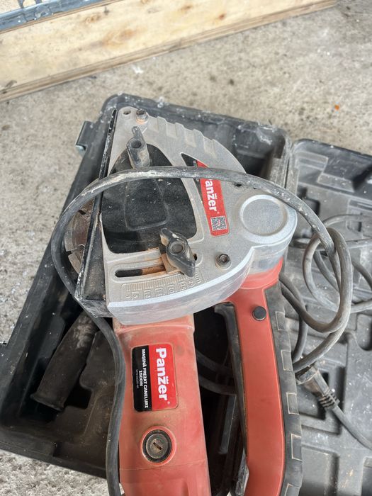 Masina de frezat caneluri