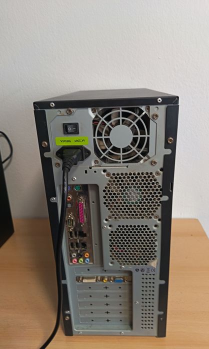 Calculatoare desktop, detalii pe fotografii