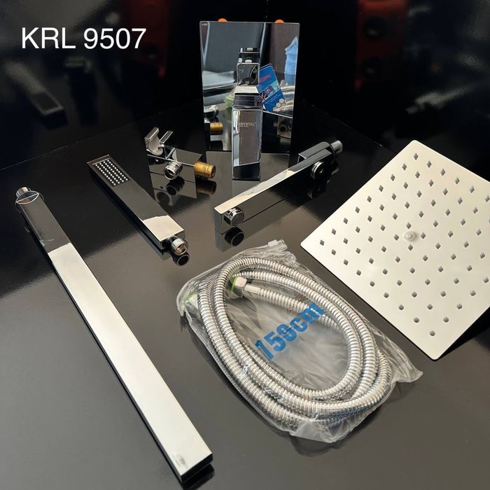 Инсталляция душевая система смеситель новый
Смеситель для ванны новый