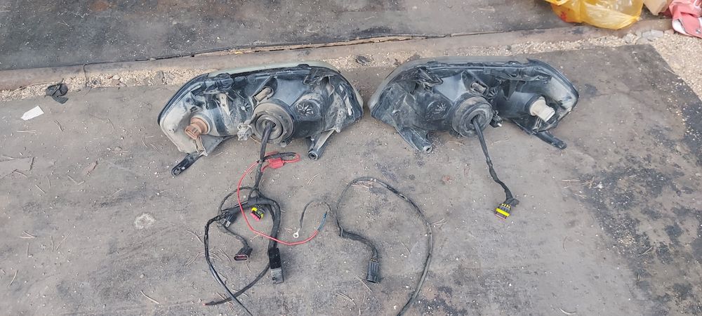 Фары на мазда трибьют