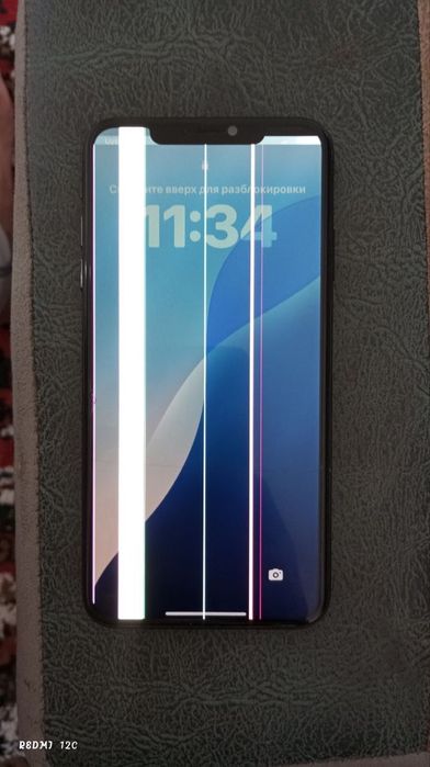 Iphone xs max(ekranda palasa bor va kamerani ham ozgina xira